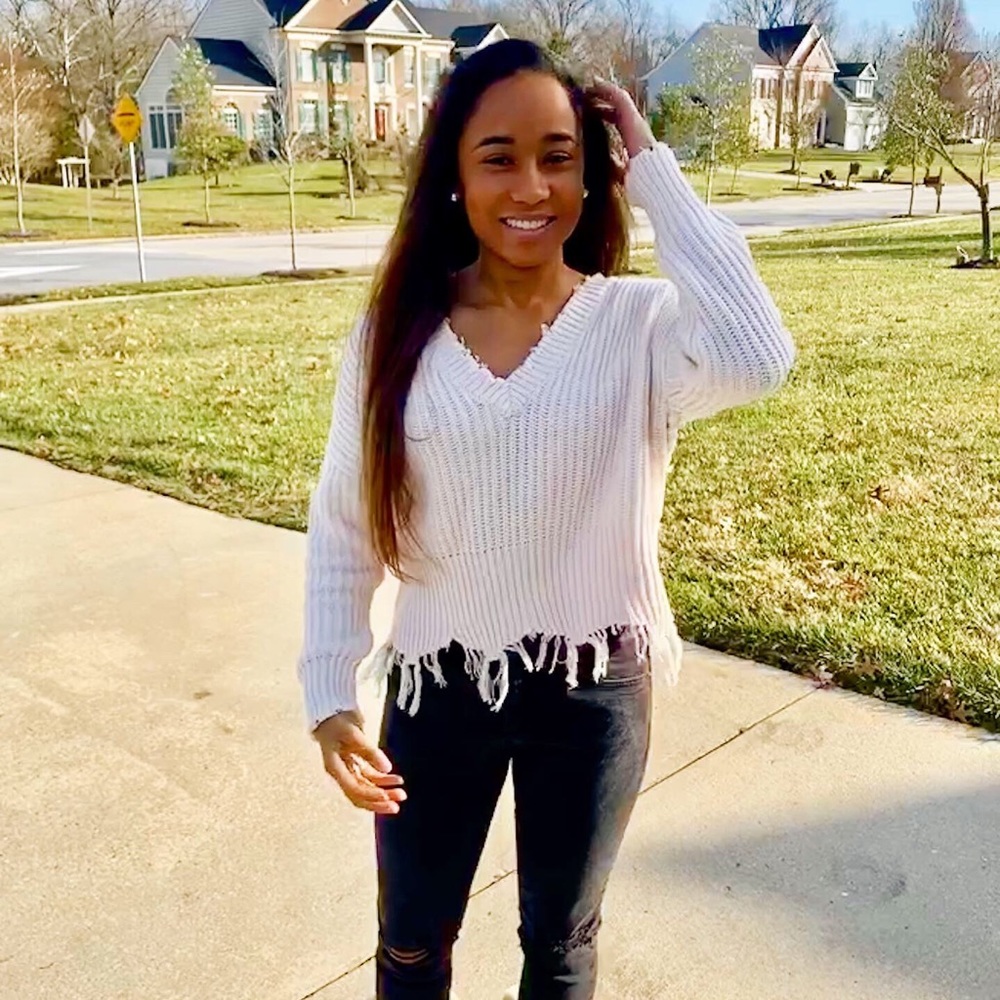 FALL MUST HAVE: Cozy Gray distressed crop sweater - Picture 2 of 7